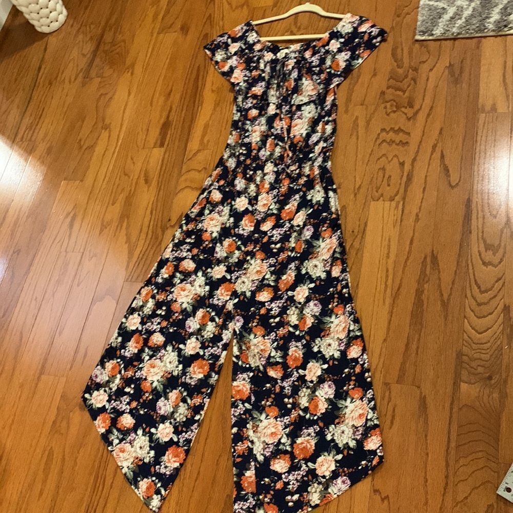 Easel Size Medium NWOT gaucho-type romper navy & orange floral